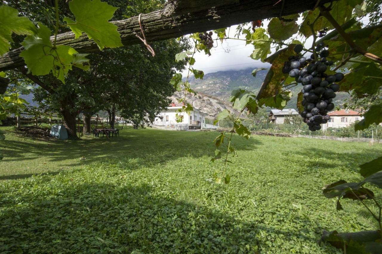 Вилла Mansarda Plein Soleil Donnaz Экстерьер фото